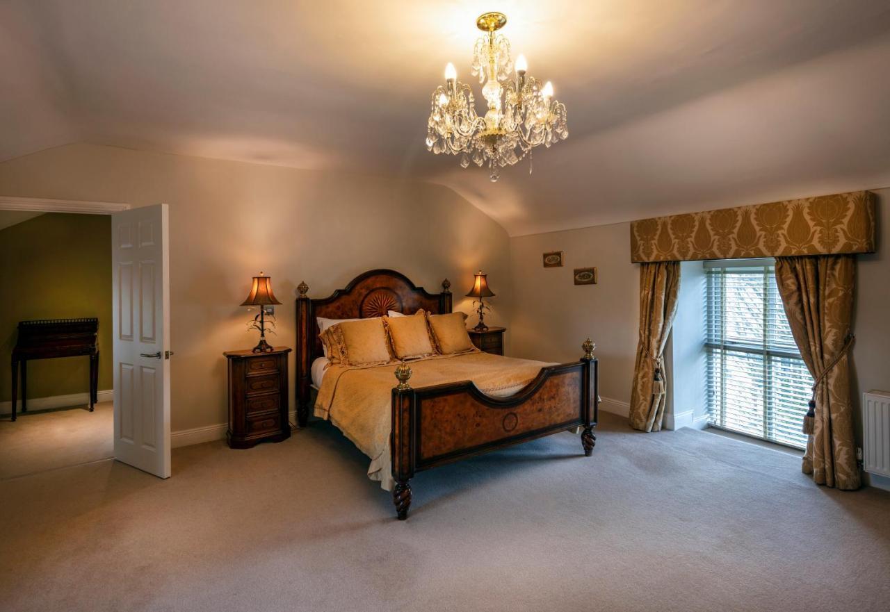 Moyvalley Hotel Self Catering Cottages Экстерьер фото