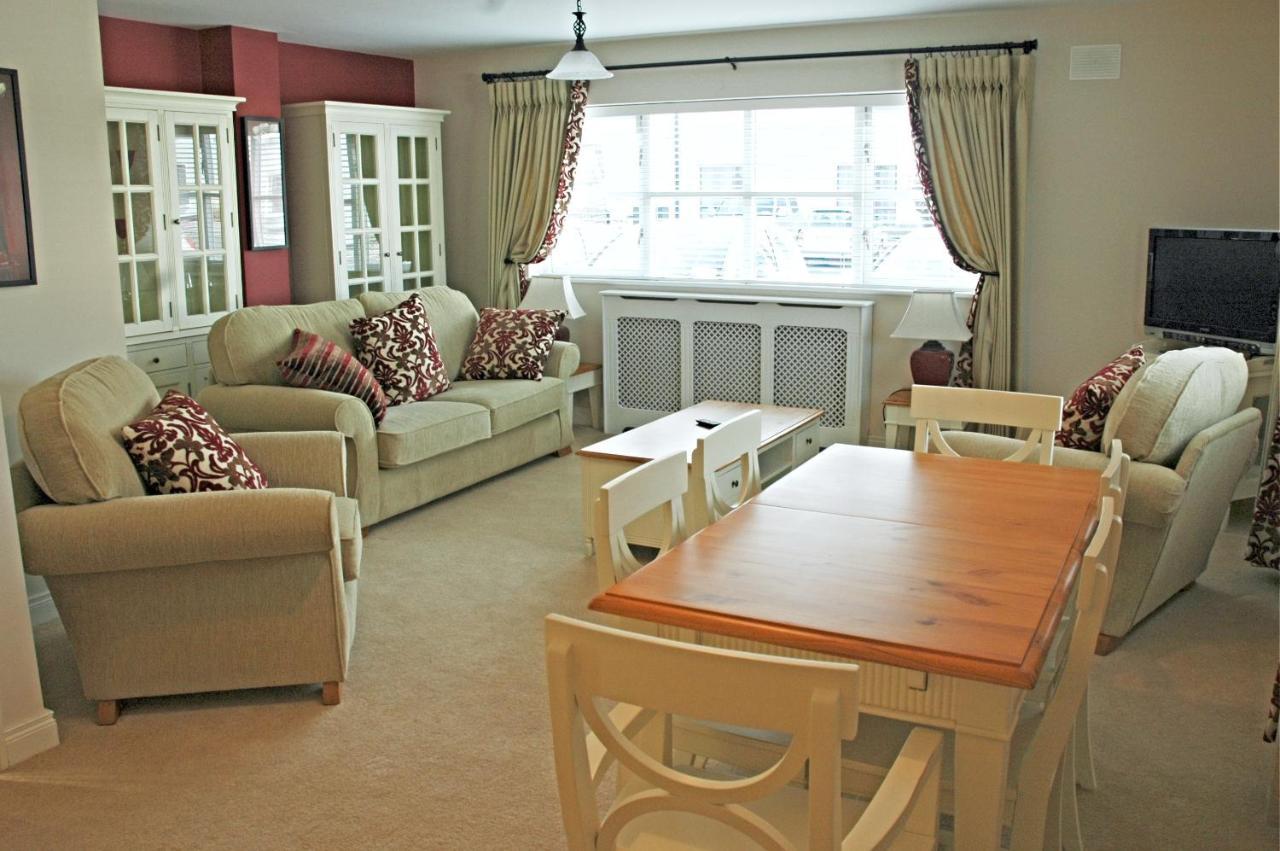 Moyvalley Hotel Self Catering Cottages Экстерьер фото